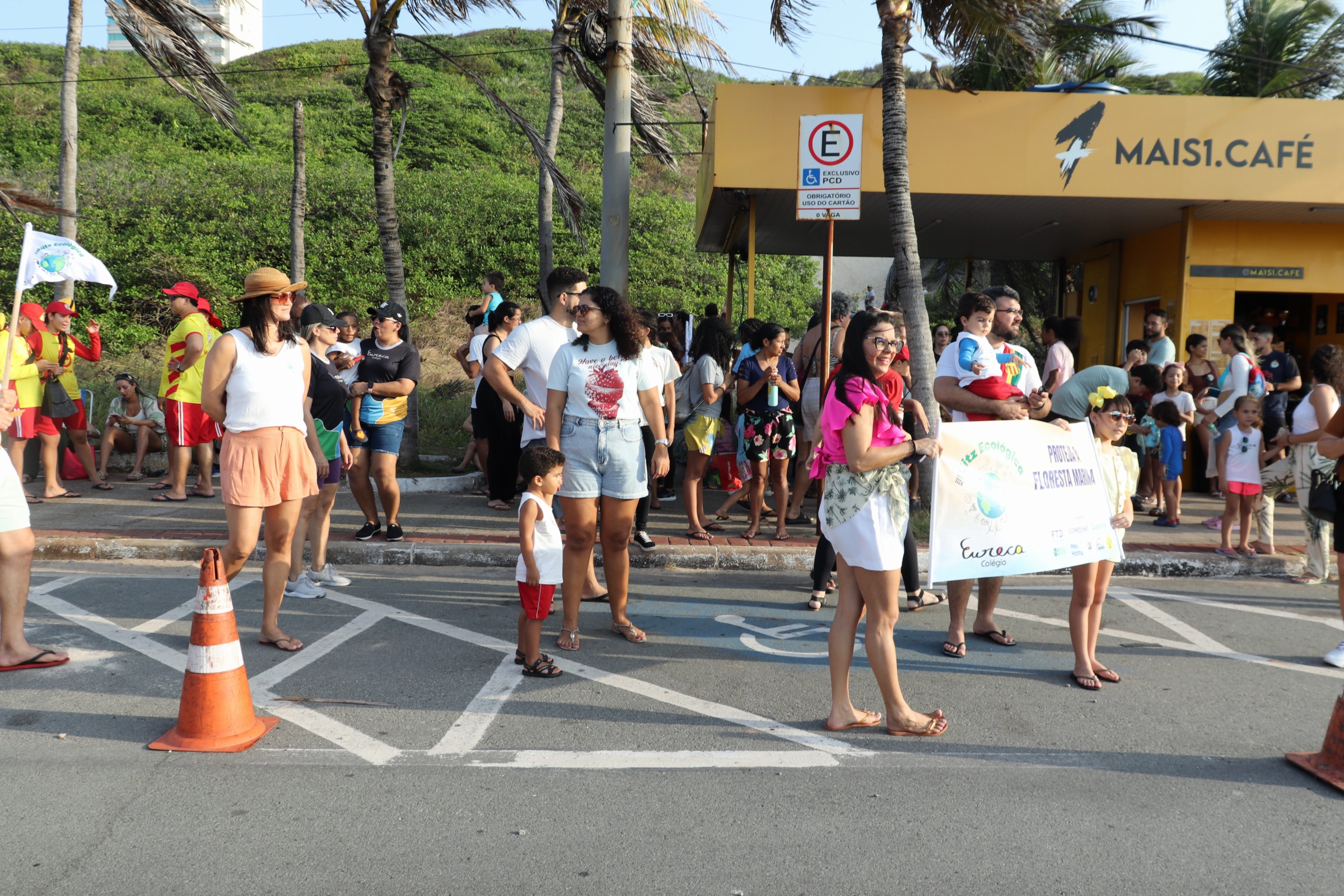 Estudantes protagonizam ações de conscientização ambiental na Litorânea