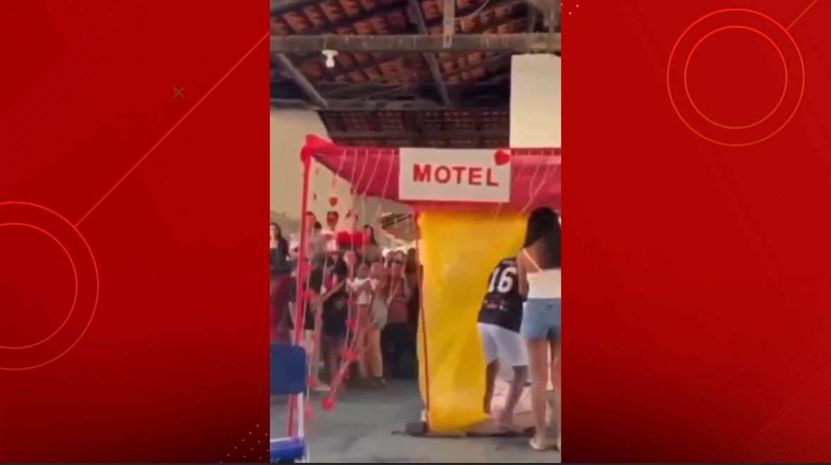 Gincana em escola de São João Batista tem alunos encenando motel e danças eróticas
