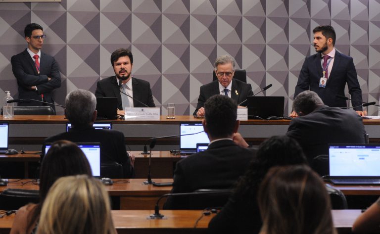 Comissão adia votação de MP que amplia Tarifa Social de Energia Elétrica