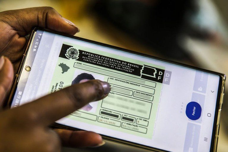 Curso teórico da CNH poderá ser gratuito e online