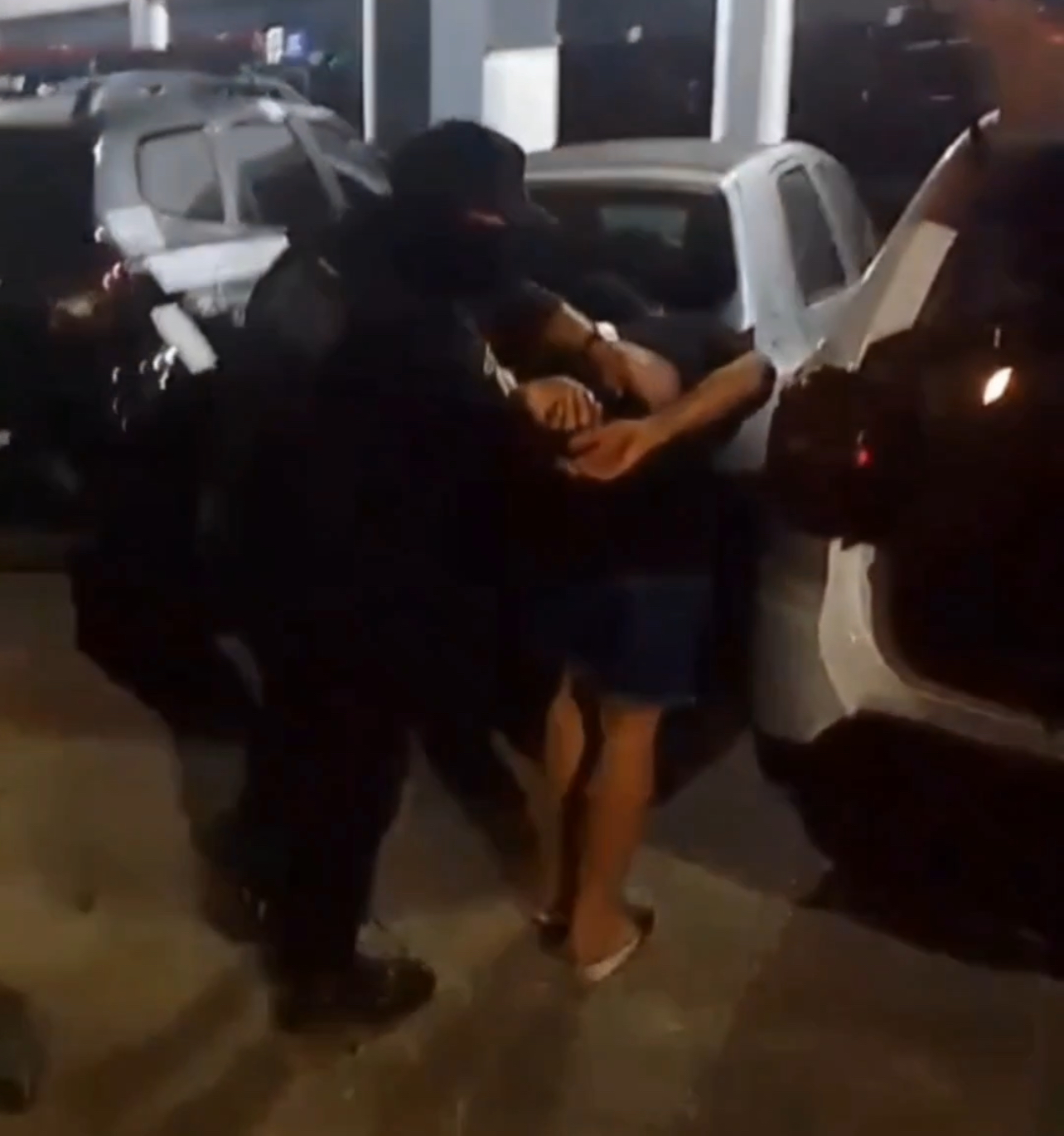 Homem furta celular de passageiro e é preso no Terminal da Praia Grande