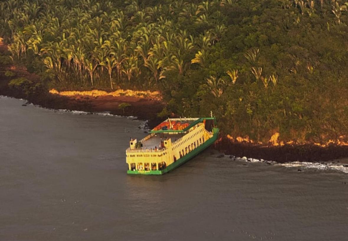 Resgate a passageiros de ferryboat encalhado só acontecerá 12 horas depois do início da viagem