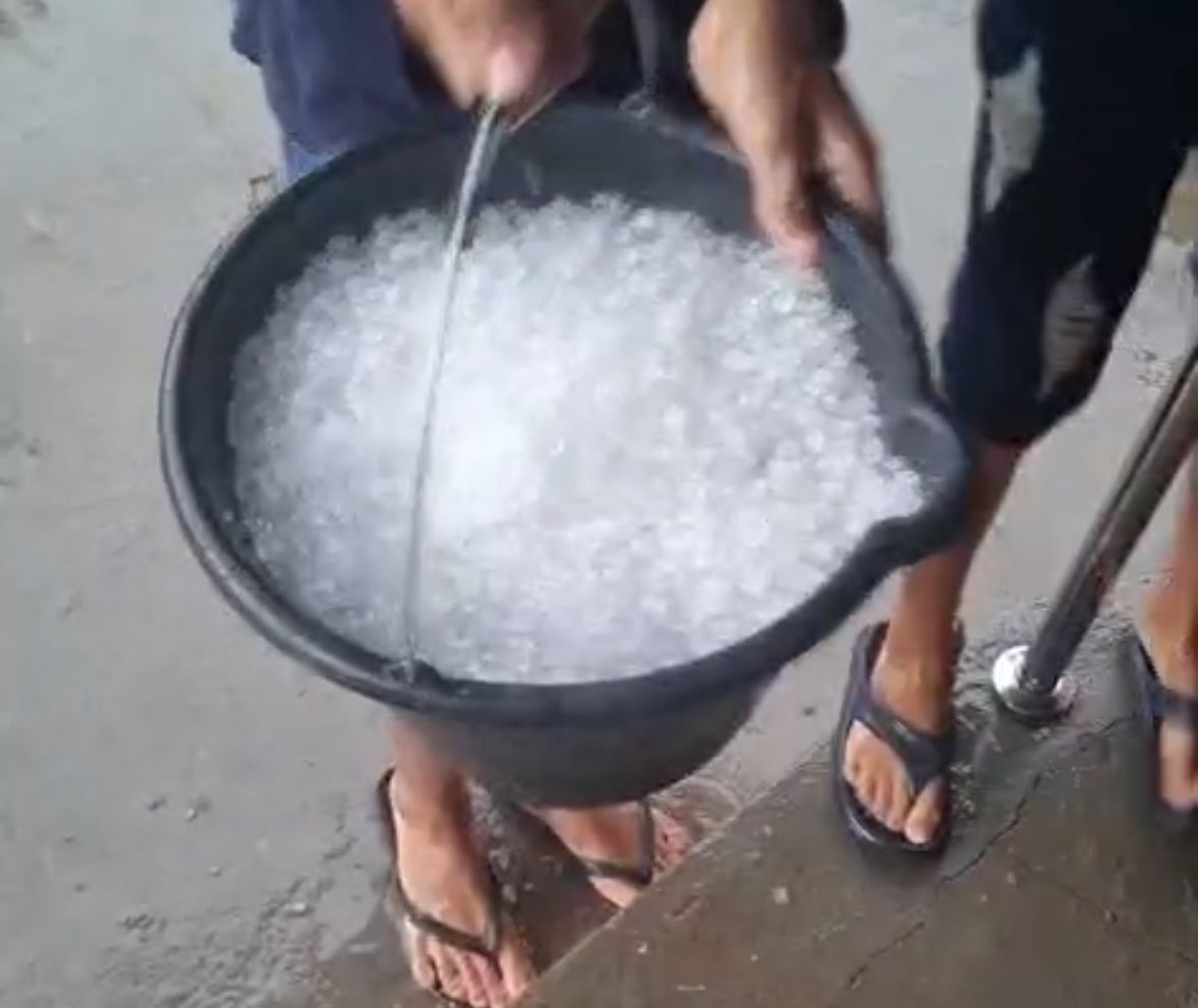 Vídeo: chuva de granizo surpreende moradores de Riachão