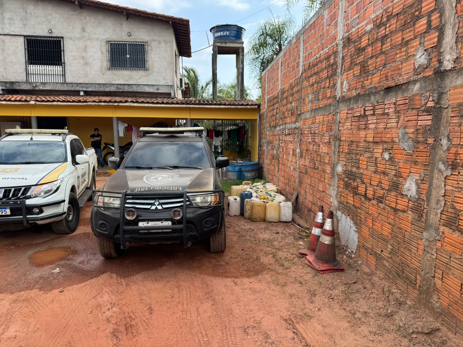 Mais de 300 litros de combustível guardados irregularmente são apreendidos em casa de São Luís