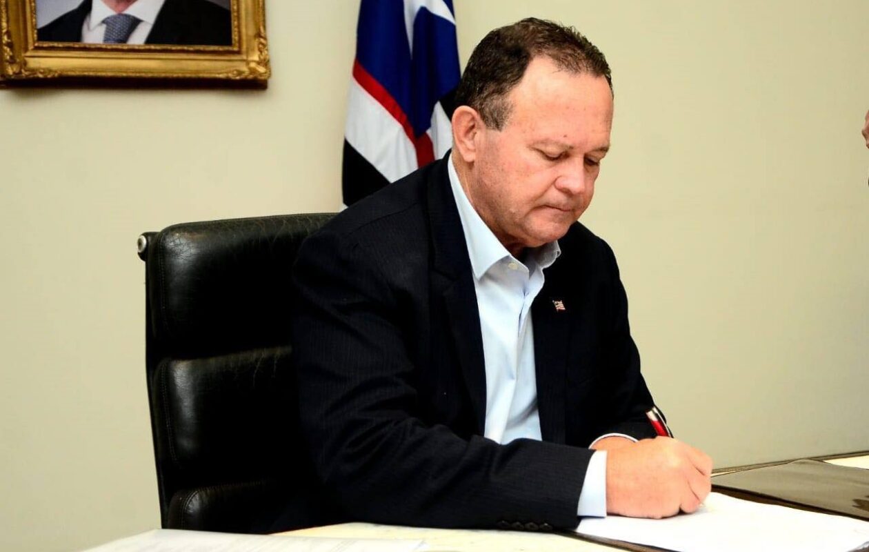 “Chantagens e barganhas nada republicanas”, diz Carlos Brandão sobre dinistas