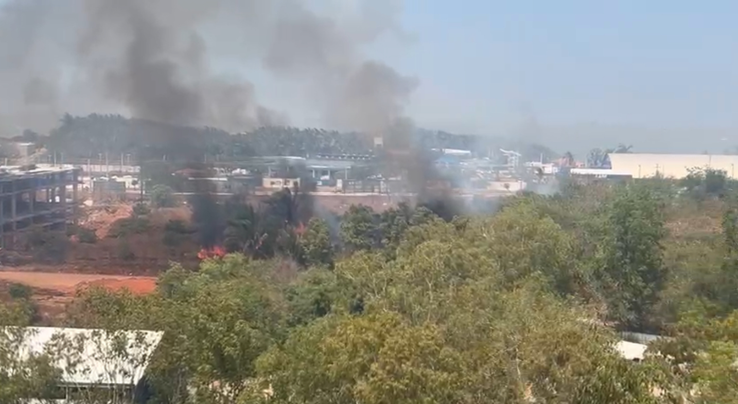 Incêndio em vegetação é avistado por moradores do Calhau, em São Luís