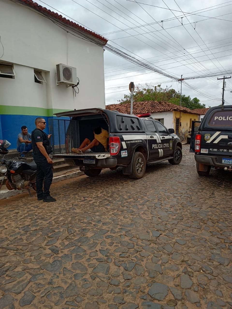 Operação em Nova Iorque prende quatro e apreende arsenal