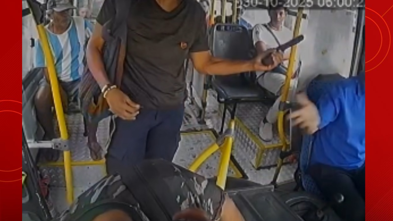 Guarda Municipal é afastada do cargo após ameaçar motorista de ônibus com arma, em São Luís