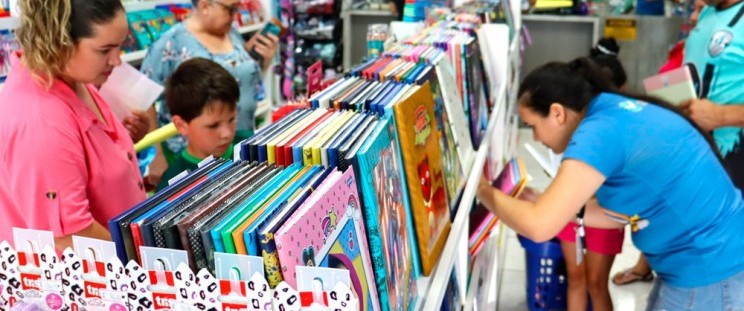 Procon alerta consumidores sobre práticas proibidas em listas de material escolar