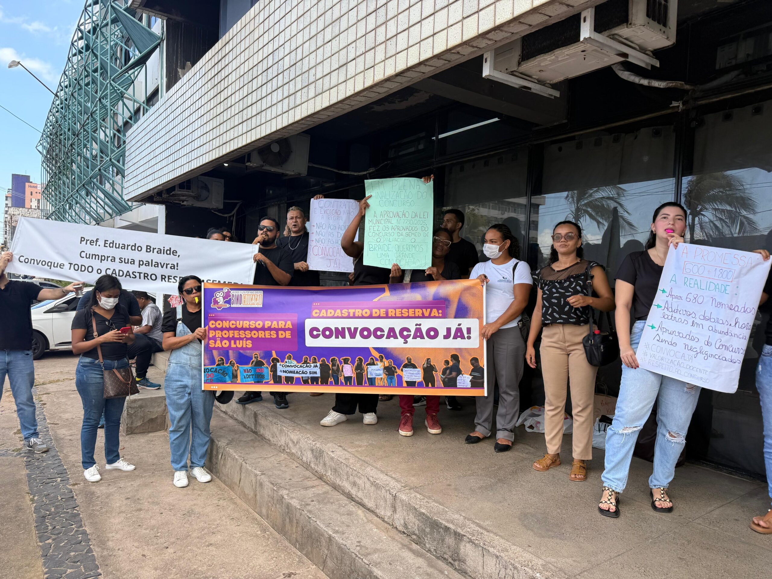 Professores aprovados em concurso da Prefeitura de São Luís fazem ato por convocação do cadastro de reserva