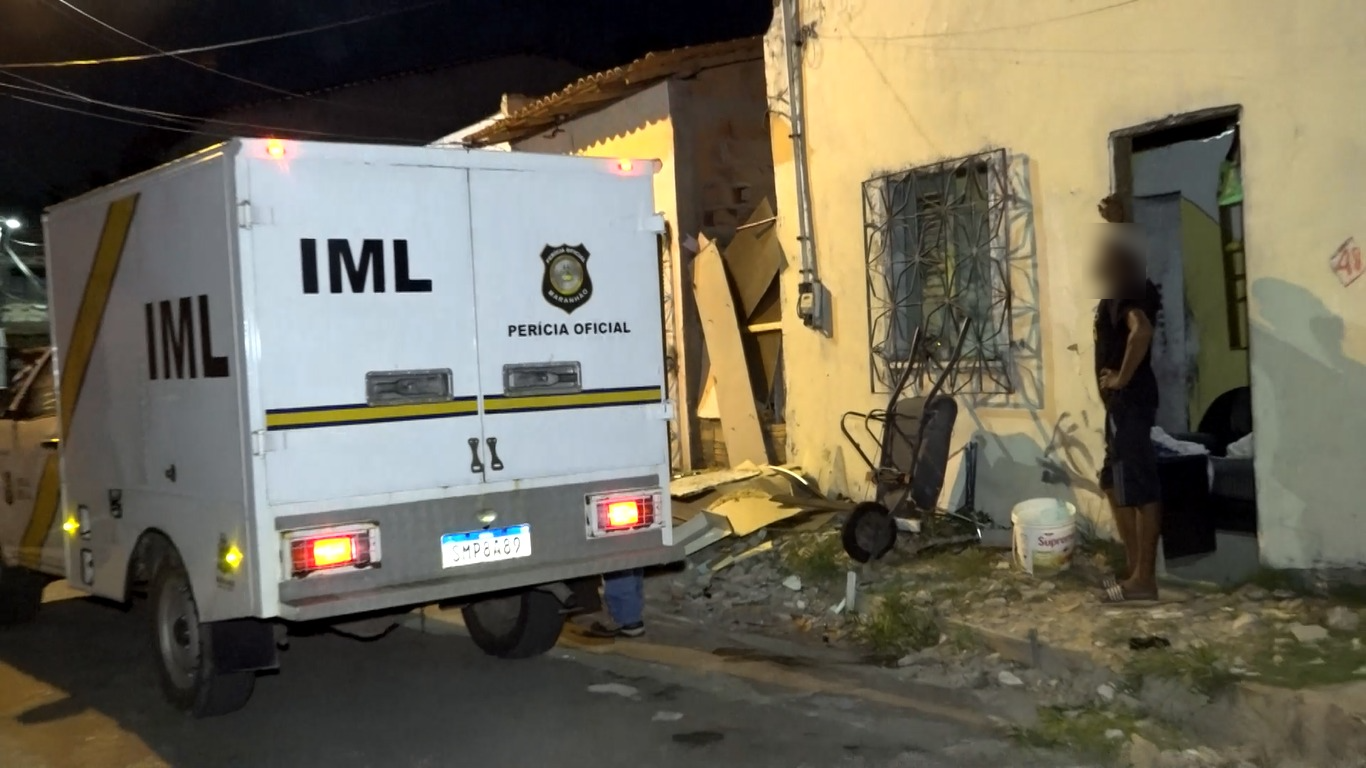 Mulher é encontrada morta dentro de casa; causas da morte devem ser investigadas