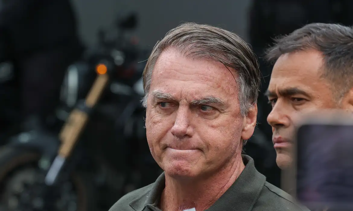 Moraes nega remoção imediata de Bolsonaro para hospital após queda em cela; defesa do ex-presidente se manifesta