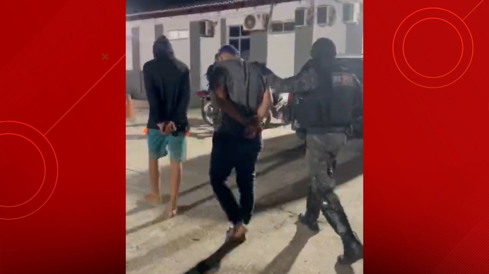 Policial de folga impede assalto e dois homens são presos em loja de motocicletas no Anil