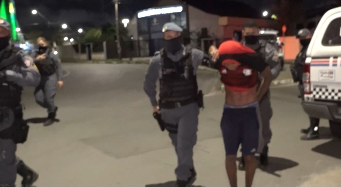 Adolescente é apreendido após tentativa de execução terminar com criança baleada no bairro Alonso Costa