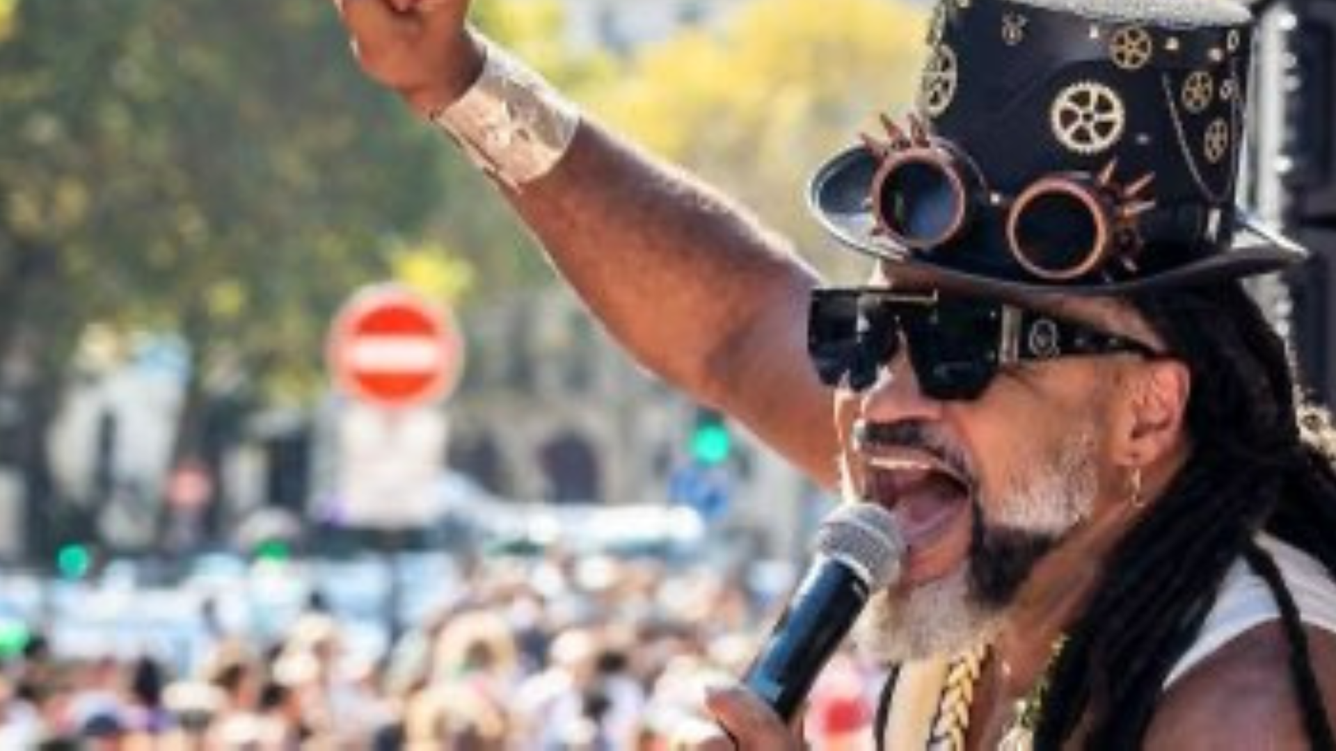 Domingo de pré-carnaval terá Carlinhos Brown na Litorânea