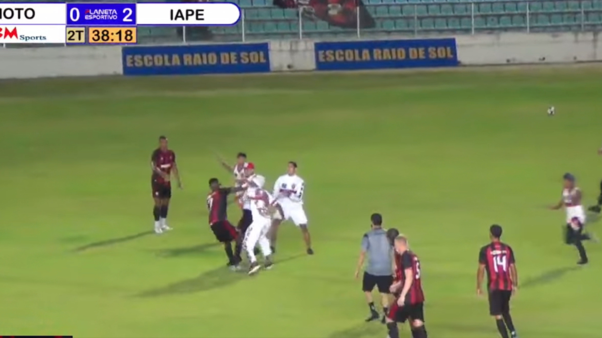 Jogadores do Moto Club são agredidos por torcedores após eliminação