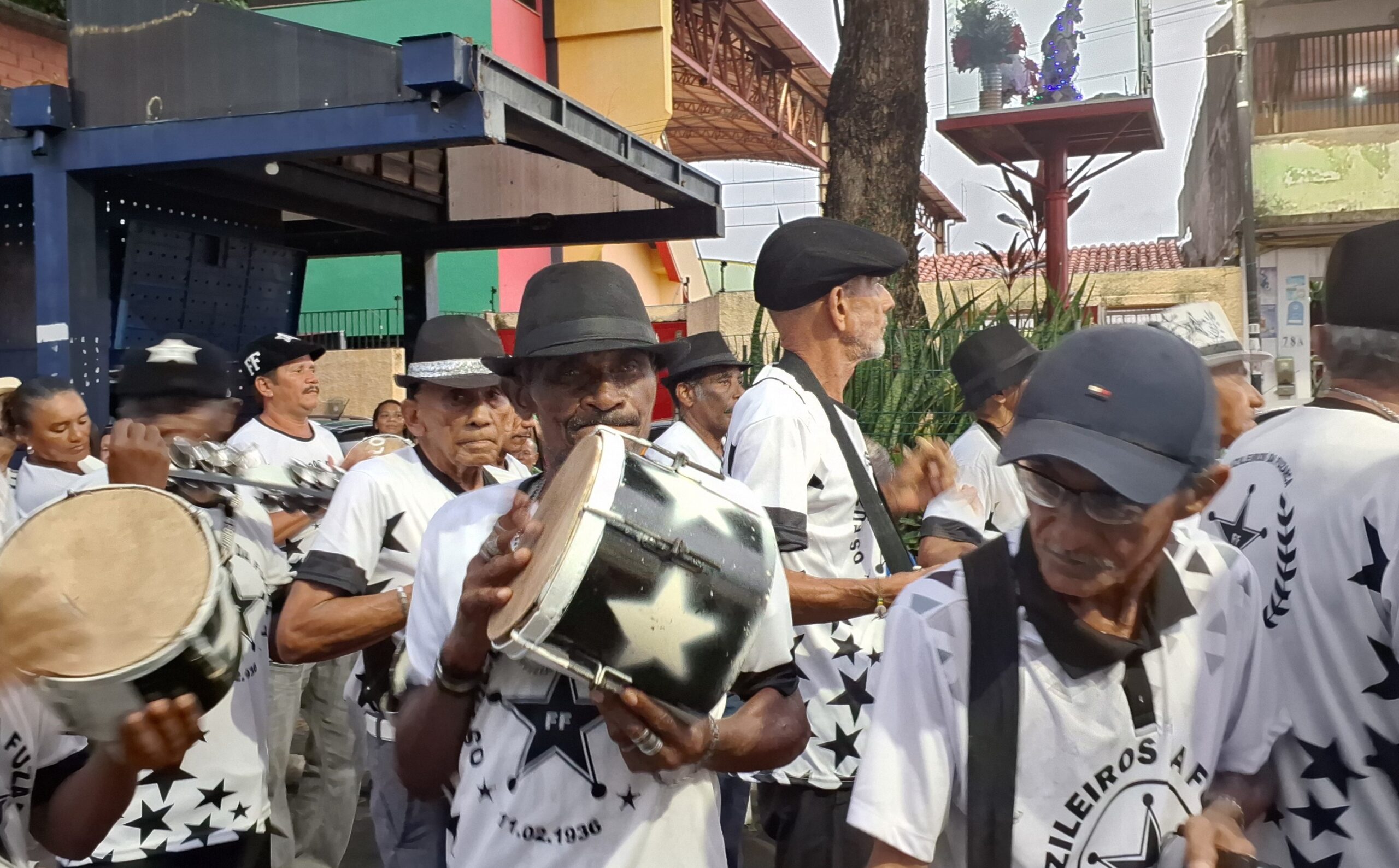 Bloco Fuzileiros da Fuzarca celebra 90 anos no carnaval tradicional da Madre Deus, em São Luís