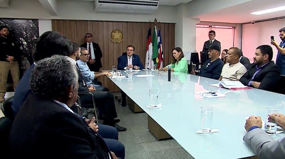 Nova reunião termina sem acordo e greve continua; rodoviários vão avaliar reajuste de 4% em assembleia