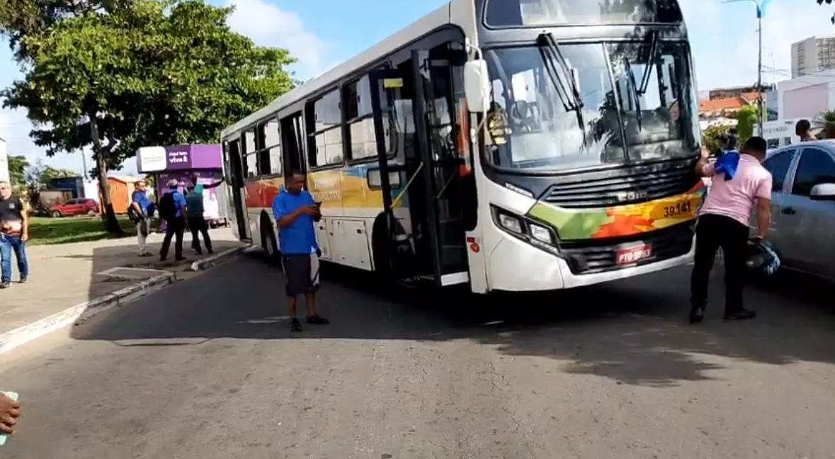 Após circulação no início da manhã, rodoviários do sistema semiurbano paralisam ônibus na Praia Grande