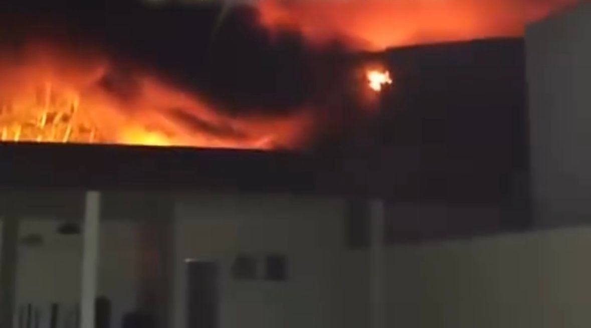 Incêndio atinge fábrica de colchões no bairro Sítio Trizidela, em São José de Ribamar