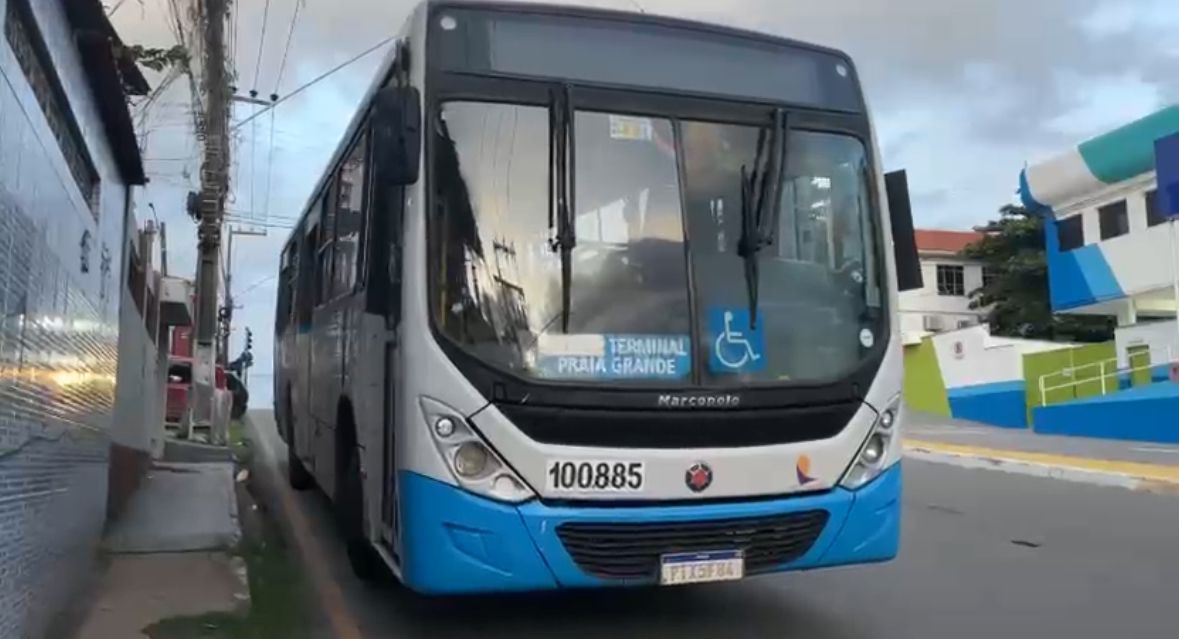Motorista de ônibus é assaltado antes de iniciar rota no bairro Gapara