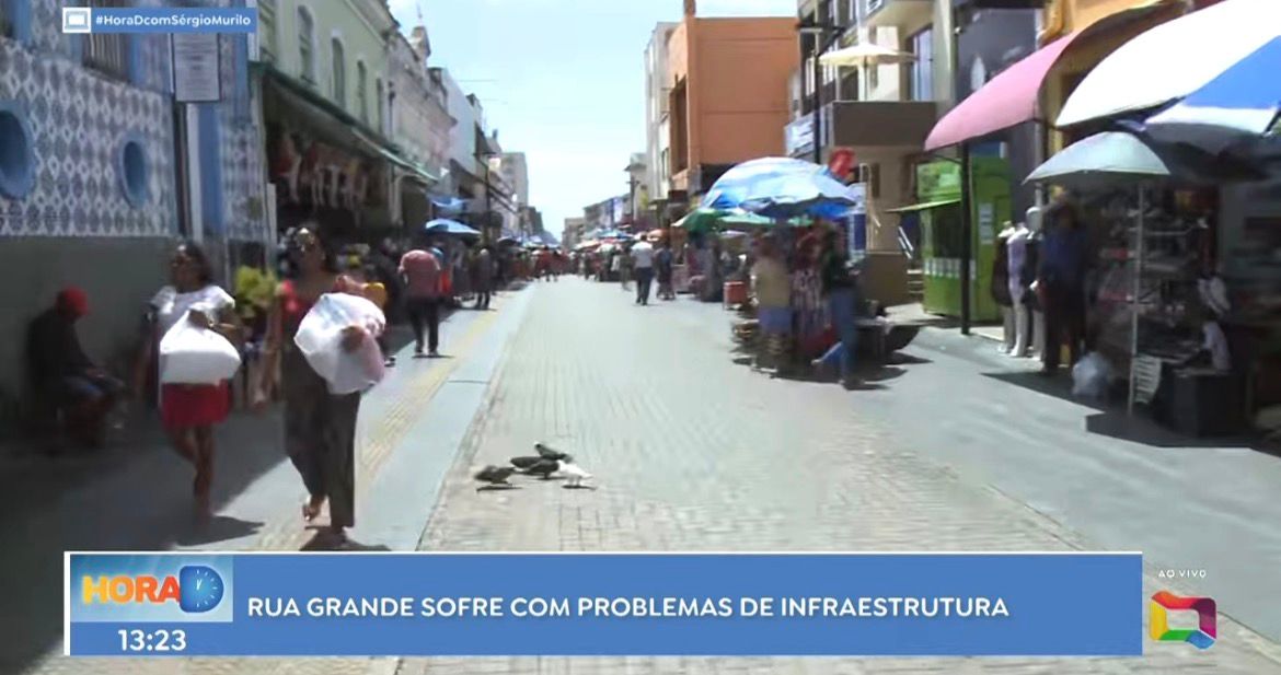 Vídeo: Rua Grande enfrenta buracos, desordem e acúmulo de lixo no Centro de São Luís