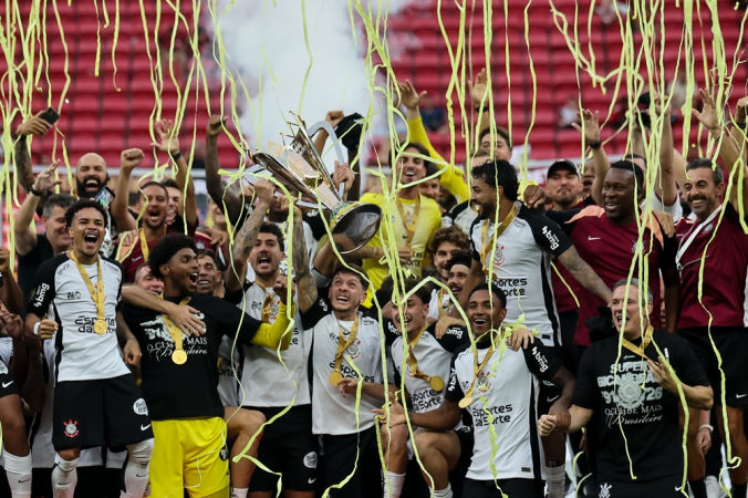 Corinthians vence o Flamengo e é bicampeão da Supercopa Rei do Brasil