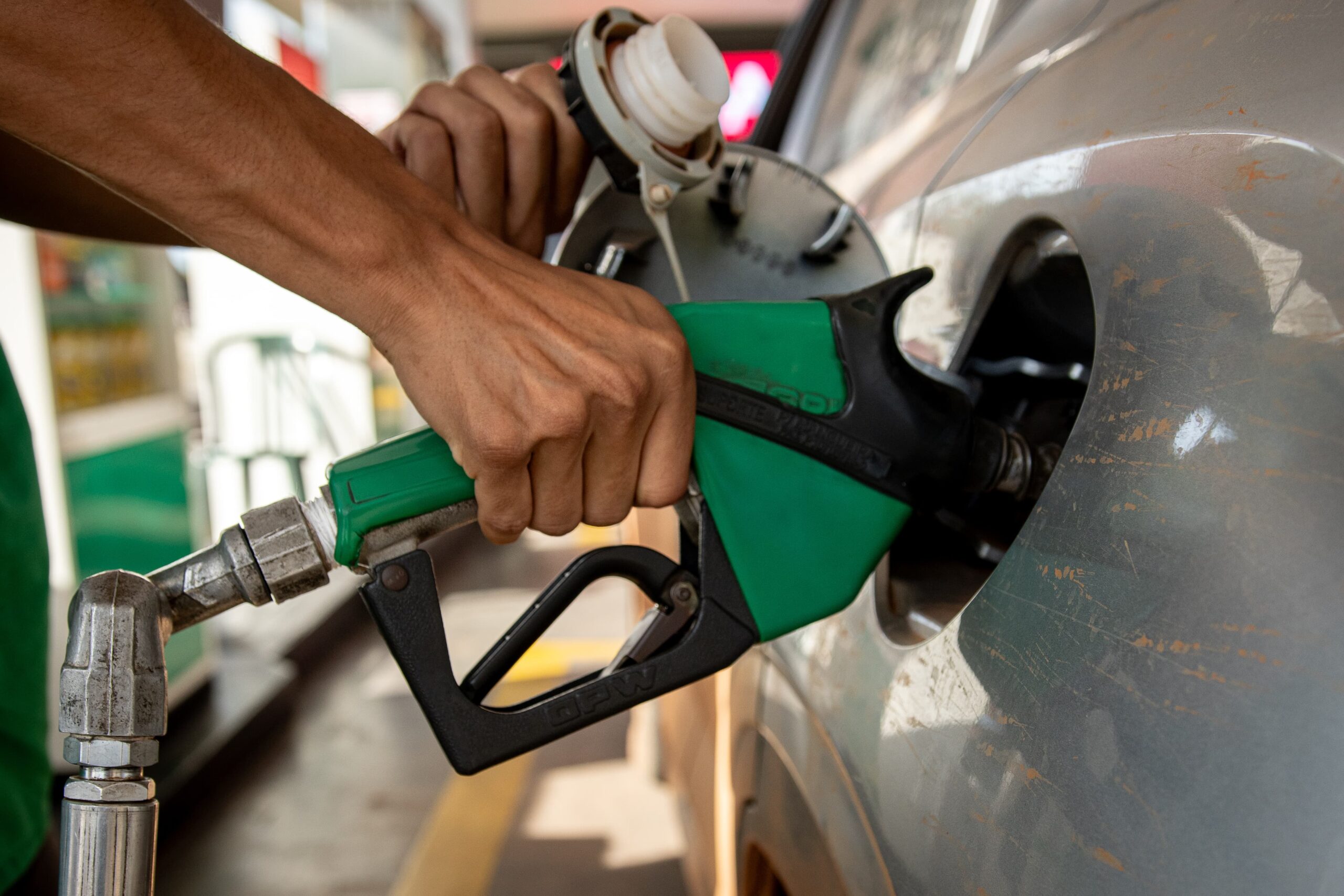 Justiça determina 72h para distribuidoras explicarem preços abusivos nos combustíveis no Maranhão