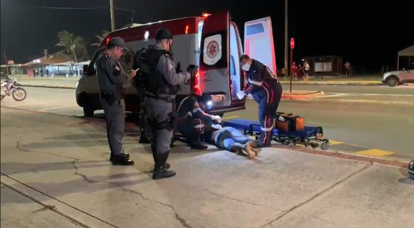 Assaltante é baleado por policial aposentado e preso na Av. Litorânea; suspeito tem várias passagens pela polícia