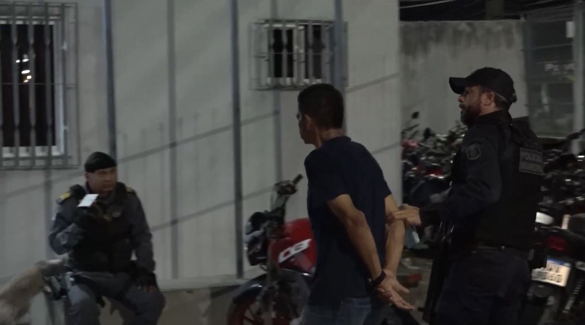 Suspeito de furtos em ônibus é detido no Terminal da Cohab e preso com celular de vítima