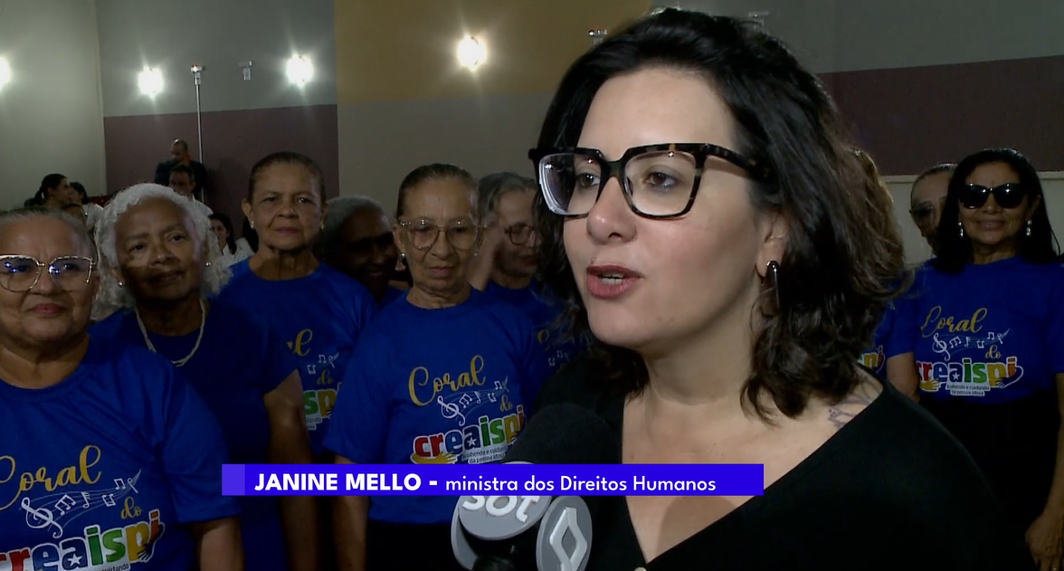 Ministra Janine Mello concede entrevista à TV Difusora.