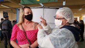 A vacinação em massa  Botucatu.