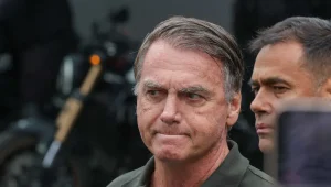 Moraes nega remoção imediata de Bolsonaro para hospital após queda em cela; defesa do ex-presidente se manifesta