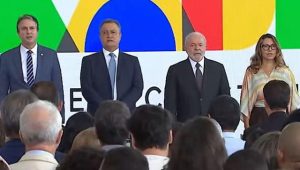 Lula diz que economia “não cresceu nada” e critica Petrobras