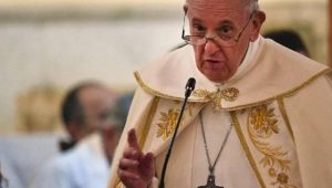 Papa Francisco define que cardeais devem pagar aluguel