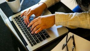 Quase metade dos jovens vulneráveis teme não ter emprego no futuro