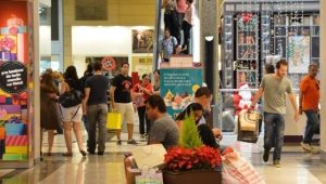 15% dos pequenos comércios pretendem contratar para festas de fim de ano