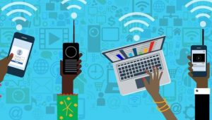 Uso de internet chega a 87,2% da população brasileira em 2022, diz IBGE