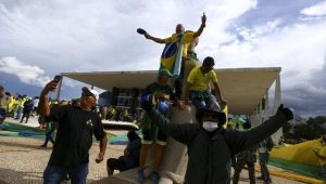 PF prende “patriota” identificado por digital em vidros do STF