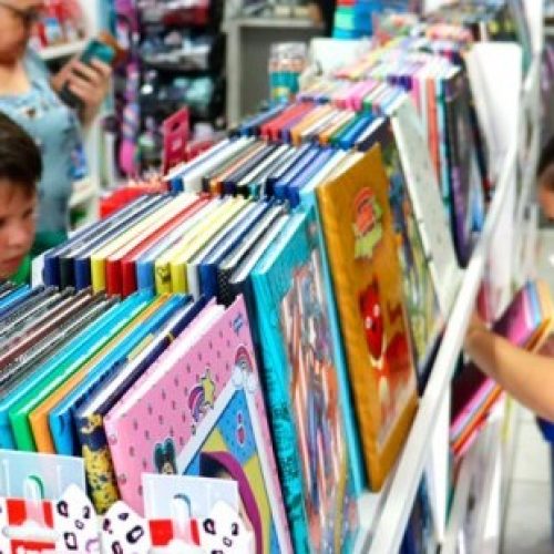 Procon alerta consumidores sobre práticas proibidas em listas de material escolar