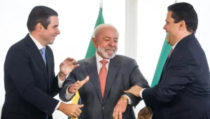 Presidente Lula e os presidentes da Câmara, Hugo Motta, e do Senado, Davi Alcolumbre. Gabriela Biló/Folhapress