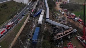 Colisão de trens na Grécia deixa dezenas de mortos