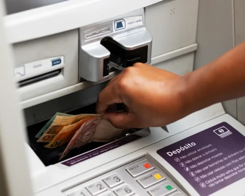 Homem é preso dentro de agência bancária ao tentar sacar benefício de idoso em Tutóia