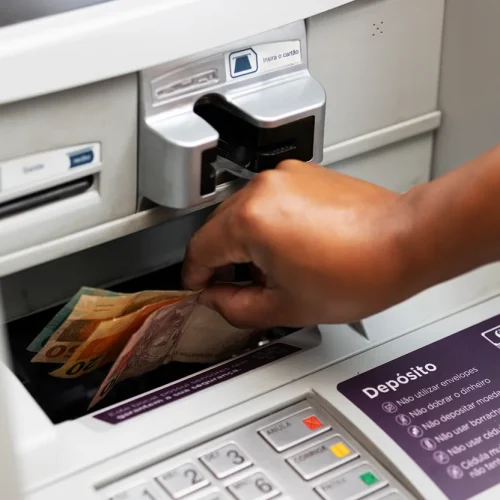 Homem é preso dentro de agência bancária ao tentar sacar benefício de idoso em Tutóia