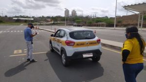 PL prevê CNH gratuita para pessoas de baixa renda com recursos de multas de trânsito