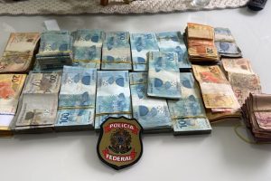 Operação investiga possível fraude licitatória em Timbiras; policiais encontram R$ 122 mil em espécie na Prefeitura