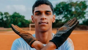 Perfil oficial do Instagram deixa de seguir Luva de Pedreiro na rede social