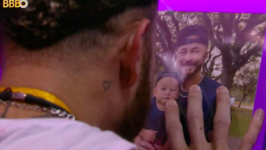 BBB23: Fred cai no choro ao ver foto do filho, Cris