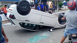 Carro perde o controle e capota na Cidade Operária