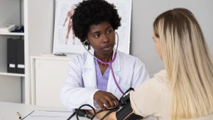 Empresa de saúde contrata Cardiologista com experiência em diagnóstico